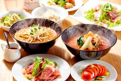 元祖トマトラーメンと辛麺と日本一のトマトスライスなど主力メニュー