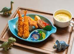 恐竜ナゲット入りで家族に人気の「キッズプレート」
