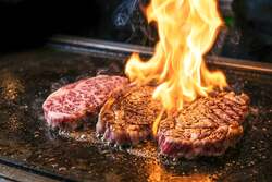 「新幹線直送！新潟海鮮 vs 上州和牛を食べ比べ「ご当地グルメ食べ尽くしフェス」in高崎」の写真