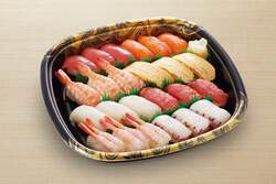 寿司盛り合わせ＜楓＞3人前　  　1,999円(税込2,158円)　⇒　キャンペーン価格 1,799円(税込1,942円)