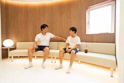 「涼しい室内でプロにゴルフを学ぶ！親子で挑める夏休み特別レッスンが兵庫・西宮で開催」の写真