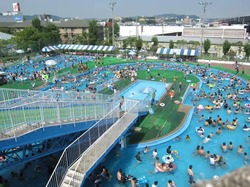 「【2026夏休み】広島のおでかけ最新人気ランキングTOP10 プール・水族館・室内遊びも」の写真