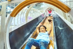 「【神奈川県】夏休みのおでかけ人気ランキングTOP10 室内遊園地・プール・体験施設も」の写真