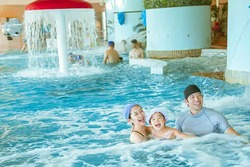 「【神奈川県】夏休みのおでかけ人気ランキングTOP10 室内遊園地・プール・体験施設も」の写真