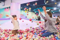 「【神奈川県】夏休みのおでかけ人気ランキングTOP10 室内遊園地・プール・体験施設も」の写真