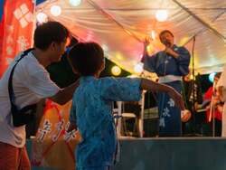「盆踊り・ミニ花火ショー・屋台が全部楽しめる！8日間限定の夏祭りがハーベストの丘で」の写真