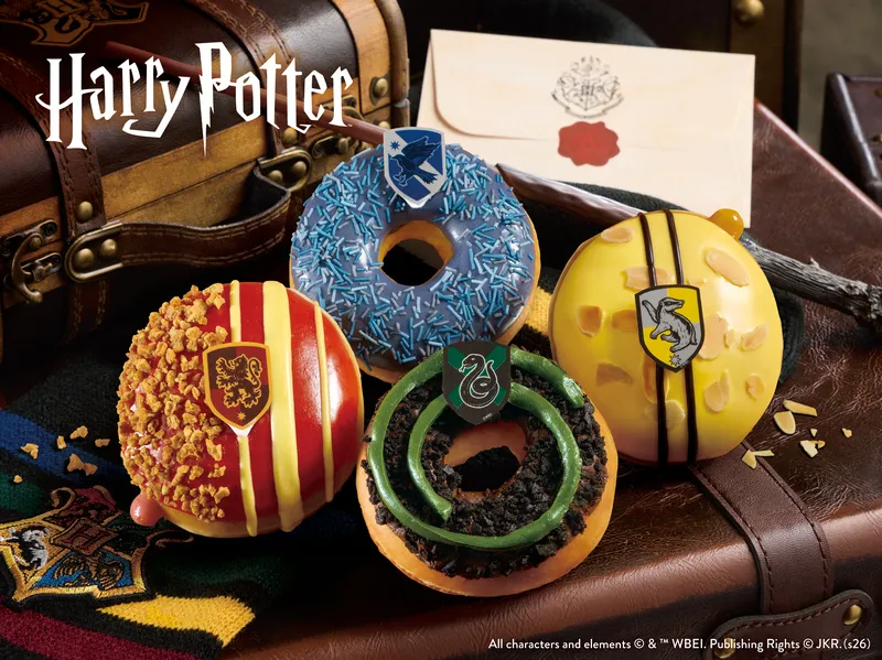 クリスピー・クリーム・ドーナツ「ホグワーツ ボックス」 All characters and elements （C） & TM Warner Bros. Entertainment Inc. Publishing Rights （C） JKR. (s26)