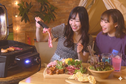 「夏の屋内BBQで宿泊20%OFF！名古屋・ウッドデザインパーク野並店で8月限定キャンペーン」の写真