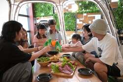 「夏の屋内BBQで宿泊20%OFF！名古屋・ウッドデザインパーク野並店で8月限定キャンペーン」の写真
