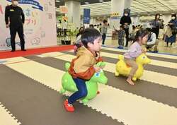 カタカタレースの様子（1歳〜2歳半未満対象）