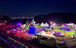 「AR恐竜や水遊びも！福岡・油山で夏イベント　8月22日限定でナイトプールも登場」の写真