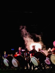 「12トンの石を250人で曳く！石曳き体験と花火が楽しめる初秋の伊豆熱川温泉イベント」の写真