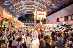 「子ども神輿・盆踊り・グルメ屋台も！アークヒルズ秋祭りで都心の秋を満喫できる3日間」の写真