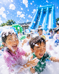 「全身泡まみれで夏休み最後の思い出を！4日間限定「BUBBLE FES」がWHATAWONに登場」の写真