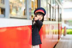 「普段入れない運転台へ！小学生が運転士になれる鉄道イベント、9月13日小田原で開催」の写真