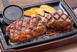 みすじステーキ約150gと超粗びきステーキバーグのセット