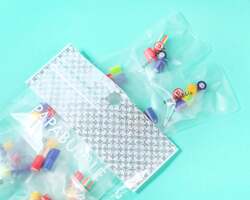 「光に透かすとうさぎが浮かぶ！PAPABUBBLEのど飴・お月見シリーズが8月27日より発売」の写真