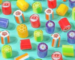 「光に透かすとうさぎが浮かぶ！PAPABUBBLEのど飴・お月見シリーズが8月27日より発売」の写真