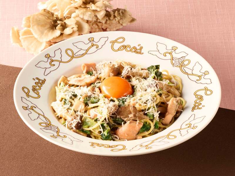 ココス「トリュフ香るサーモンときのこのクリーム月見パスタ」