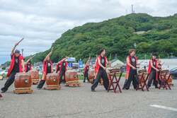 「SUPやサバゲーに浜焼きも！秋の日本海で遊びつくす「名立オータムフェスタ2026」開幕」の写真