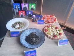 コラボレーションピザ・パスタなど、キャラクターをイメージしたメニューがラインナップ