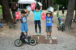 「2歳から挑戦できるランニングバイクレース！　北アルプスの国営公園で10月24日開催」の写真