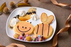 ぶんぶんと一緒に秋のおいしい味覚を味わおうパンケーキ　1,200円