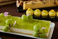 旬のシャインマスカットを使用したチーズケーキ
