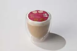 にんげんっていいなラテ（抹茶・エスプレッソ）　990円（全2種デザイン・ランダム提供）