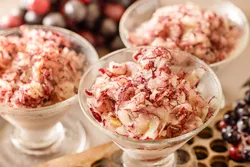 ふわっとした削り氷のくちどけを楽しめる「Uva Neve」