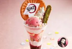 禰豆子の天真爛漫糖菓子パフェ 878円