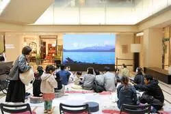 「声優の生吹き替え×オーケストラ生演奏！世界初の映画体験が二子玉川で実現」の写真