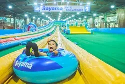 「子供実質無料で超お得！狭山スキー場「ウォーターフェス」割引チケットでSWも遊び放題」の写真