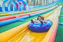 「子供実質無料で超お得！狭山スキー場「ウォーターフェス」割引チケットでSWも遊び放題」の写真