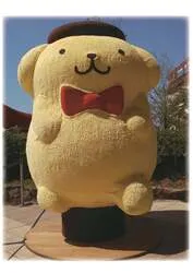 大きなポムポムプリンと撮影できる「だきつきプリン」