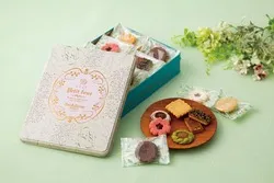 まるで"クッキーの宝石箱"のような、八王子限定のフールセック・アソルティ缶（21個入）