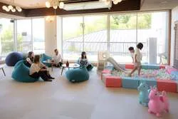 「小学生の宿泊半額、駄菓子食べ放題＆プールも！長野のホテルでお得なファミリープラン」の写真