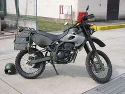 偵察用オートバイ（カワサキKLX250）