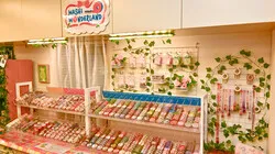 色とりどりのマスキングテープや、ここでしか買えない限定シールも