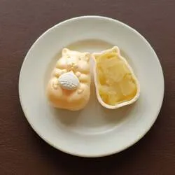 「栗を抱えた姿がキュート！自分で仕上げる「ハムスターモナカ 栗餡」が秋限定で登場」の写真