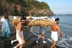 波切神社わらじ祭│ （c）志摩市観光協会　過去開催時の様子