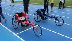 車いすレーサー体験（パラスポーツ）