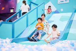 施設内には、8つのエリアを展開