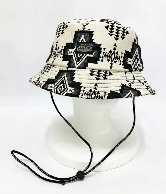 織り柄の凹凸感が魅力の「Suicaのペンギン ジャガードハット」