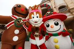 クリスマス衣装のキャラクターたちが登場する「クリスマスキャラクターグリーティング」（2026年12月31日まで）