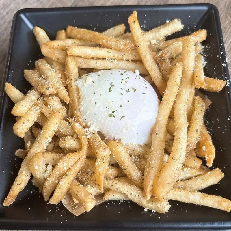 温玉月見フリッツ（税込900円）