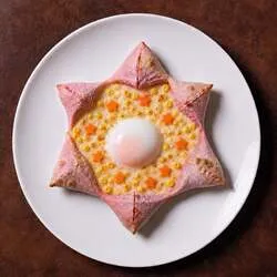 ダルマット西麻布のお月見星型ピザ（税込1,100円）