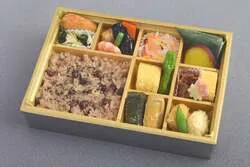 梅の花テイクアウトショップ「季節弁当ことぶき」