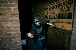 「ハリポタ スタジオツアー東京で初のハロウィーン　死喰い人が目の前に！魔法界に没入」の写真