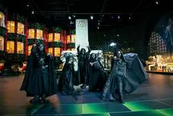 「ハリポタ スタジオツアー東京で初のハロウィーン　死喰い人が目の前に！魔法界に没入」の写真